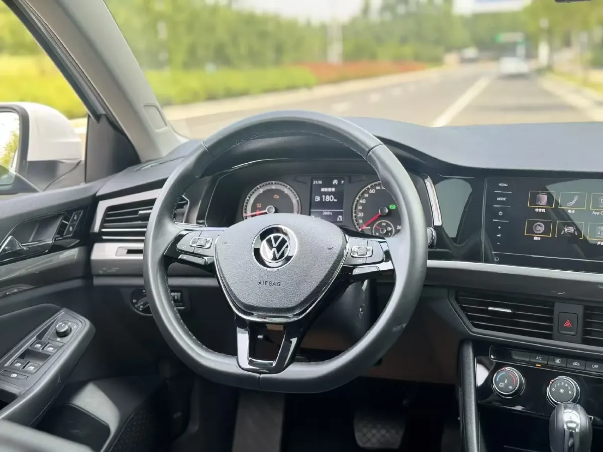 2021 Volkswagen Bora 1.5L 113HP L4 6AT,autocango,china used car exporter,china ev exporter,chinese used car exporter,chinese used ev exporter