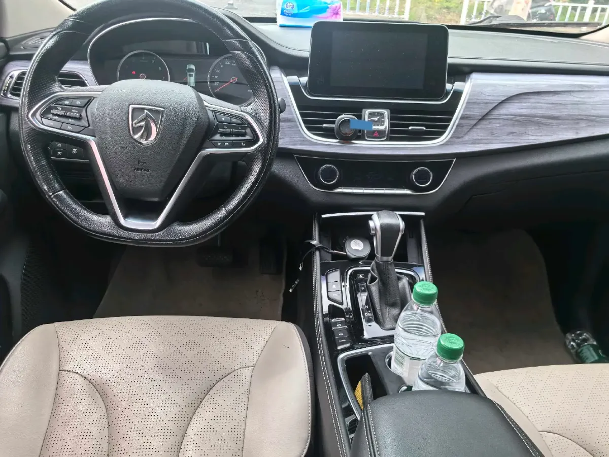 2017 BaoJun 730 1.5T 150HP L4 6DCT,autocango,china used car exporter,china ev exporter,chinese used car exporter,chinese used ev exporter