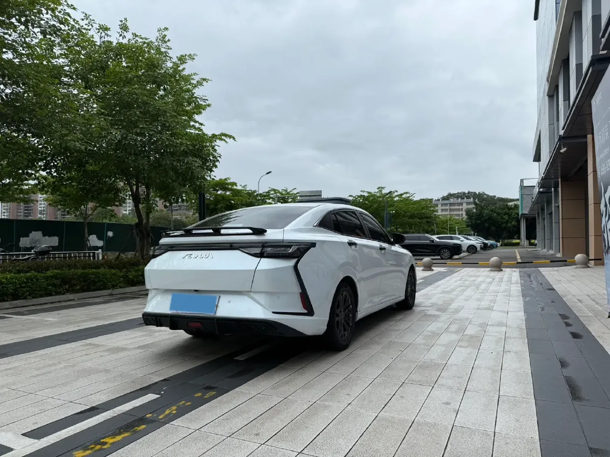 2023 DongFeng Aeolus YiXuan 1.5L 125HP L4 6DCT,autocango,china used car exporter,china ev exporter,chinese used car exporter,chinese used ev exporter