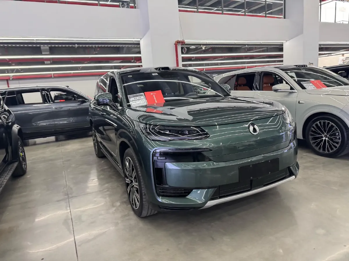 2025 Denza DenzaN9 2.0T 207HP L4 E-CVT PHEV,autocango,china used car exporter,china ev exporter,chinese used car exporter,chinese used ev exporter
