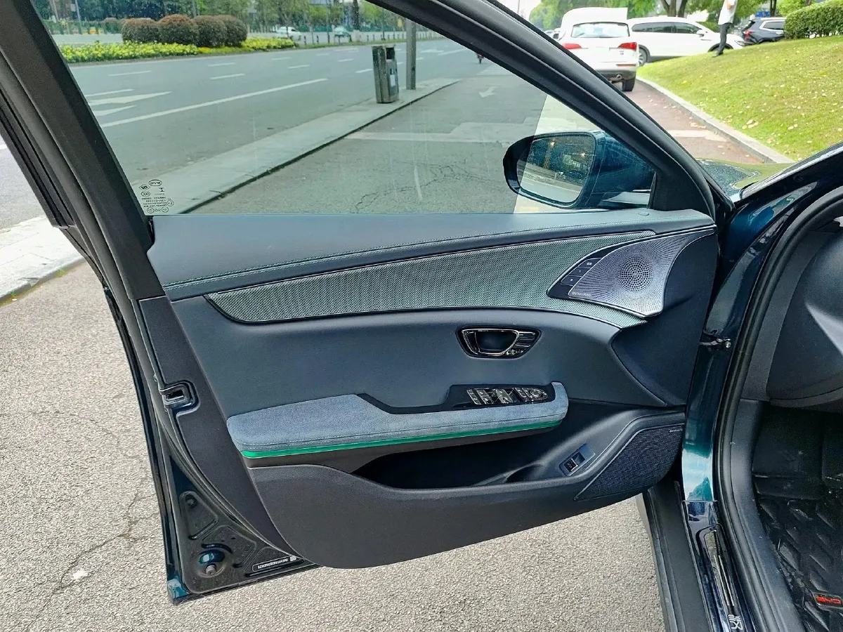 2022 Toyota Highlander 2.5L 192HP L4 E-CVT Hybrid,autocango,china used car exporter,china ev exporter,chinese used car exporter,chinese used ev exporter