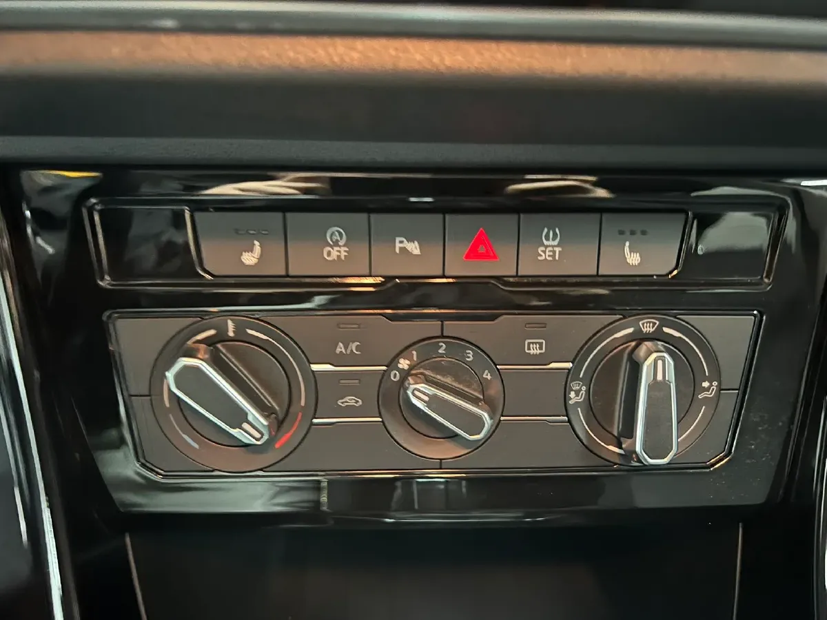 2022 Jetta VS5 1.4T 150HP L4 6AT,autocango,china used car exporter,china ev exporter,chinese used car exporter,chinese used ev exporter