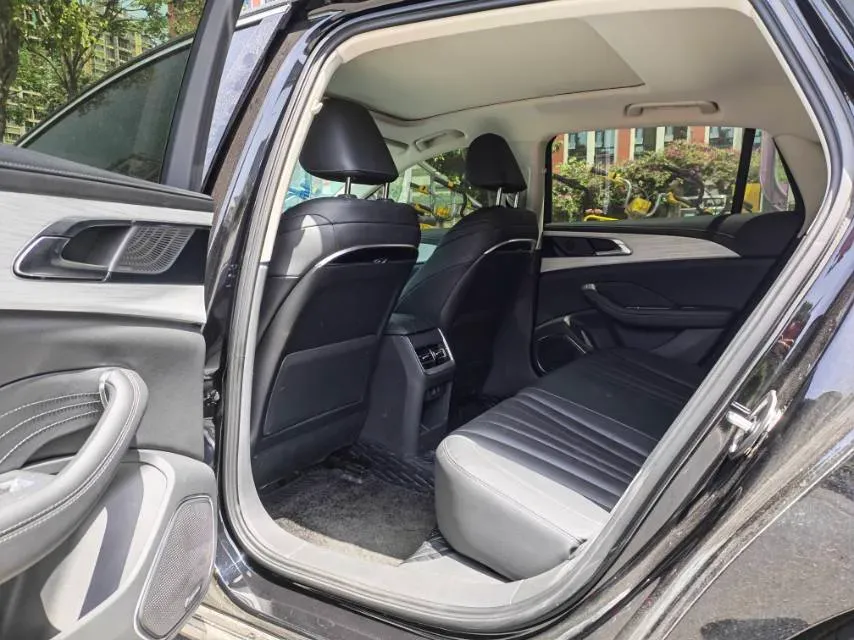 2025 HongQi H5 1.5T 169HP L4 1DHT Hybrid,autocango,china used car exporter,china ev exporter,chinese used car exporter,chinese used ev exporter