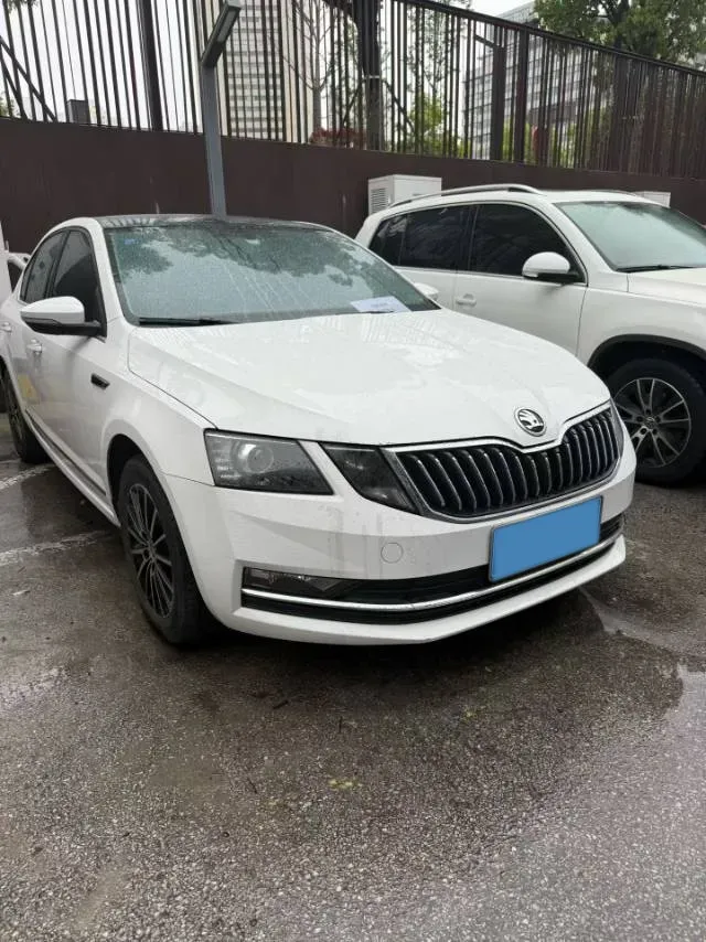 2018 Skoda Octavia 1.2T 116HP L4 7DCT,autocango,china used car exporter,china ev exporter,chinese used car exporter,chinese used ev exporter