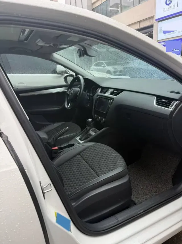 2018 Skoda Octavia 1.2T 116HP L4 7DCT,autocango,china used car exporter,china ev exporter,chinese used car exporter,chinese used ev exporter