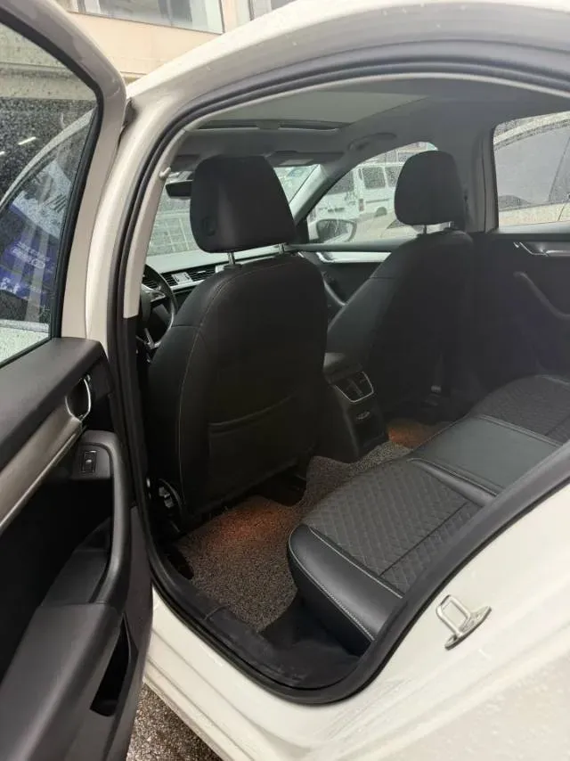 2018 Skoda Octavia 1.2T 116HP L4 7DCT,autocango,china used car exporter,china ev exporter,chinese used car exporter,chinese used ev exporter