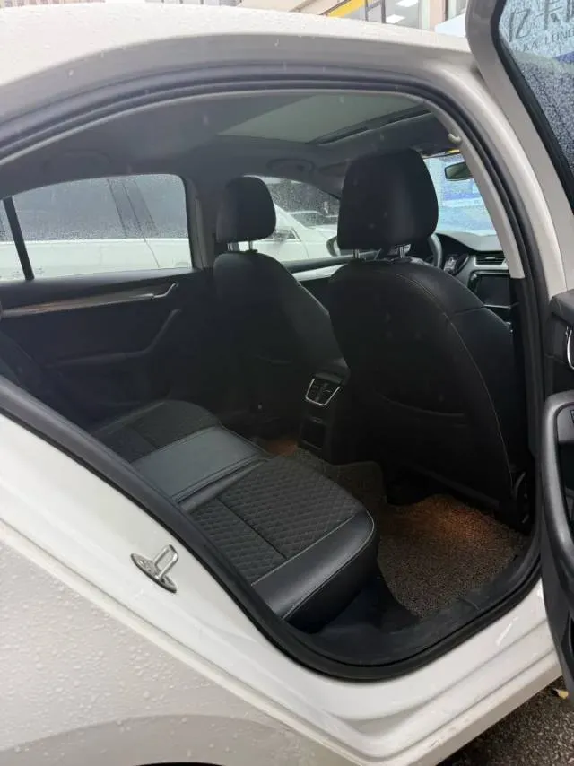 2018 Skoda Octavia 1.2T 116HP L4 7DCT,autocango,china used car exporter,china ev exporter,chinese used car exporter,chinese used ev exporter