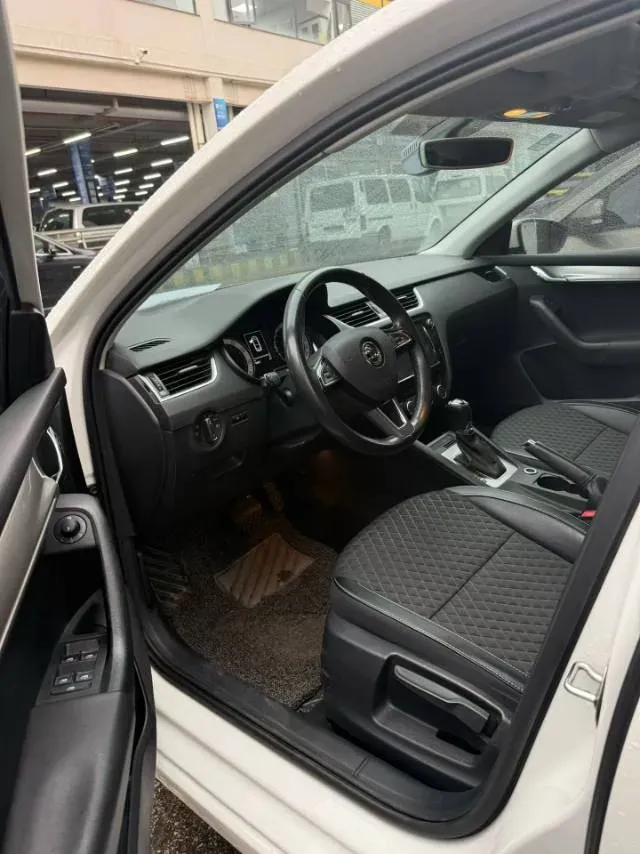 2018 Skoda Octavia 1.2T 116HP L4 7DCT,autocango,china used car exporter,china ev exporter,chinese used car exporter,chinese used ev exporter