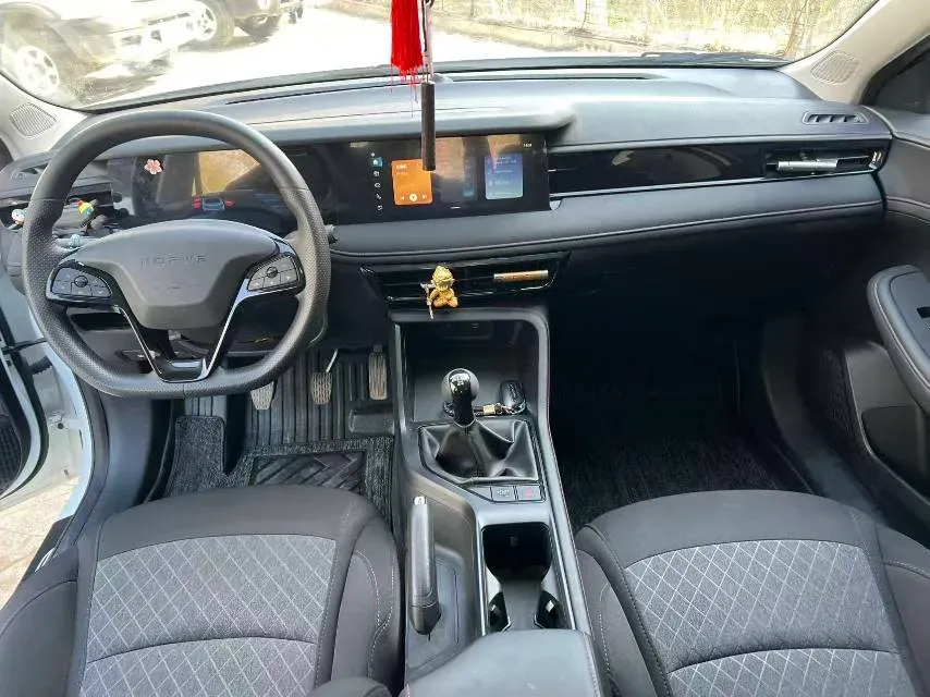 2023 Roewe i5 1.5L 129HP L4 5MT,autocango,china used car exporter,china ev exporter,chinese used car exporter,chinese used ev exporter