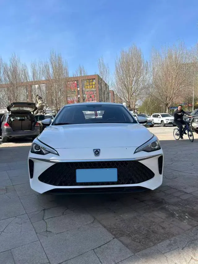 2023 Roewe i5 1.5L 129HP L4 5MT,autocango,china used car exporter,china ev exporter,chinese used car exporter,chinese used ev exporter