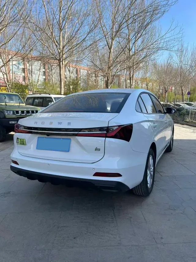 2023 Roewe i5 1.5L 129HP L4 5MT,autocango,china used car exporter,china ev exporter,chinese used car exporter,chinese used ev exporter