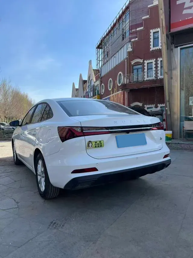 2023 Roewe i5 1.5L 129HP L4 5MT,autocango,china used car exporter,china ev exporter,chinese used car exporter,chinese used ev exporter