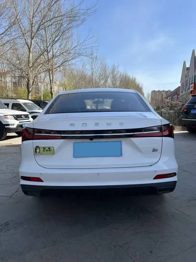 2023 Roewe i5 1.5L 129HP L4 5MT,autocango,china used car exporter,china ev exporter,chinese used car exporter,chinese used ev exporter