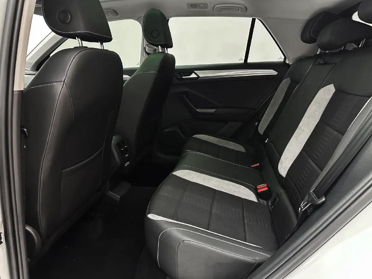 2022 Volkswagen T-Roc 1.4T 150HP L4 7DCT,autocango,china used car exporter,china ev exporter,chinese used car exporter,chinese used ev exporter