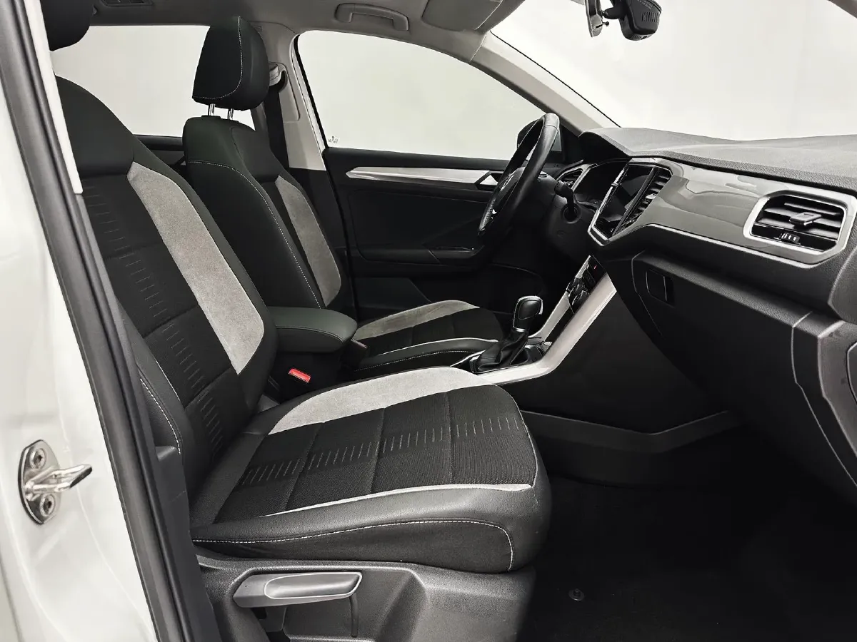 2022 Volkswagen T-Roc 1.4T 150HP L4 7DCT,autocango,china used car exporter,china ev exporter,chinese used car exporter,chinese used ev exporter