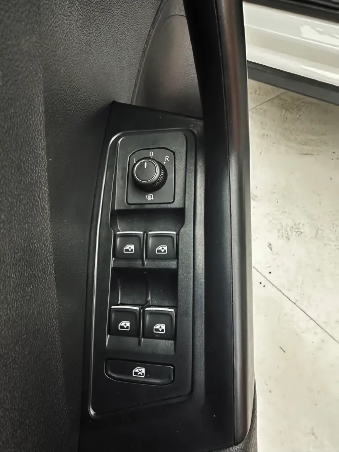 2022 Volkswagen T-Roc 1.4T 150HP L4 7DCT,autocango,china used car exporter,china ev exporter,chinese used car exporter,chinese used ev exporter