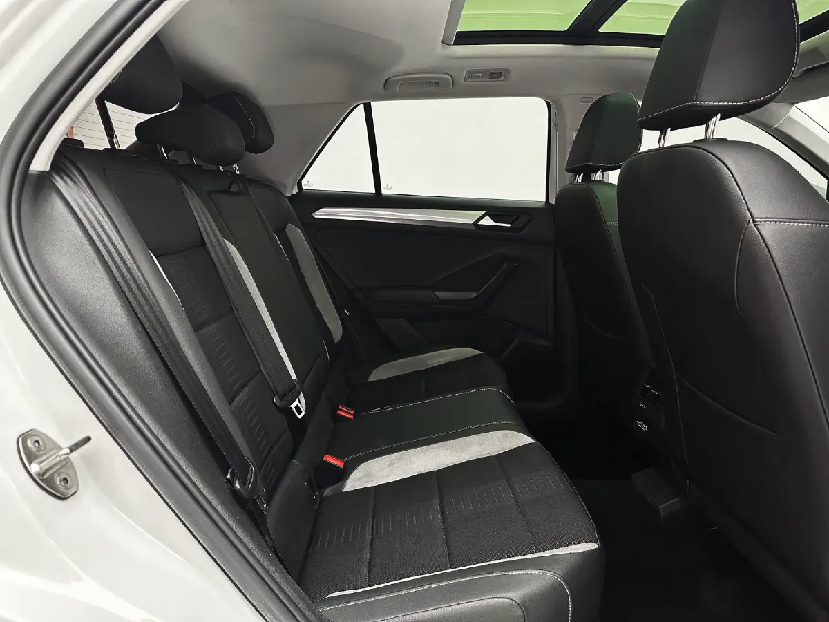 2022 Volkswagen T-Roc 1.4T 150HP L4 7DCT,autocango,china used car exporter,china ev exporter,chinese used car exporter,chinese used ev exporter