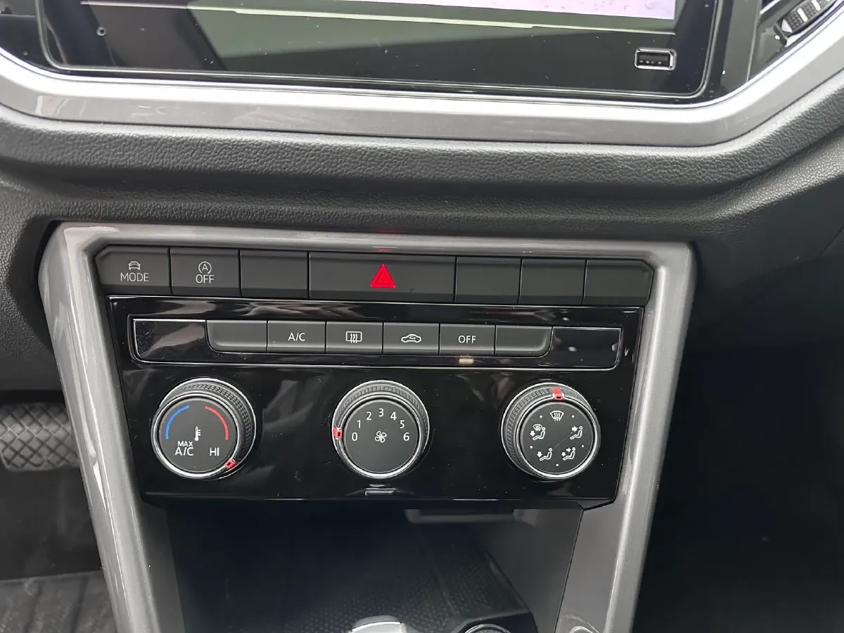 2022 Volkswagen T-Roc 1.4T 150HP L4 7DCT,autocango,china used car exporter,china ev exporter,chinese used car exporter,chinese used ev exporter