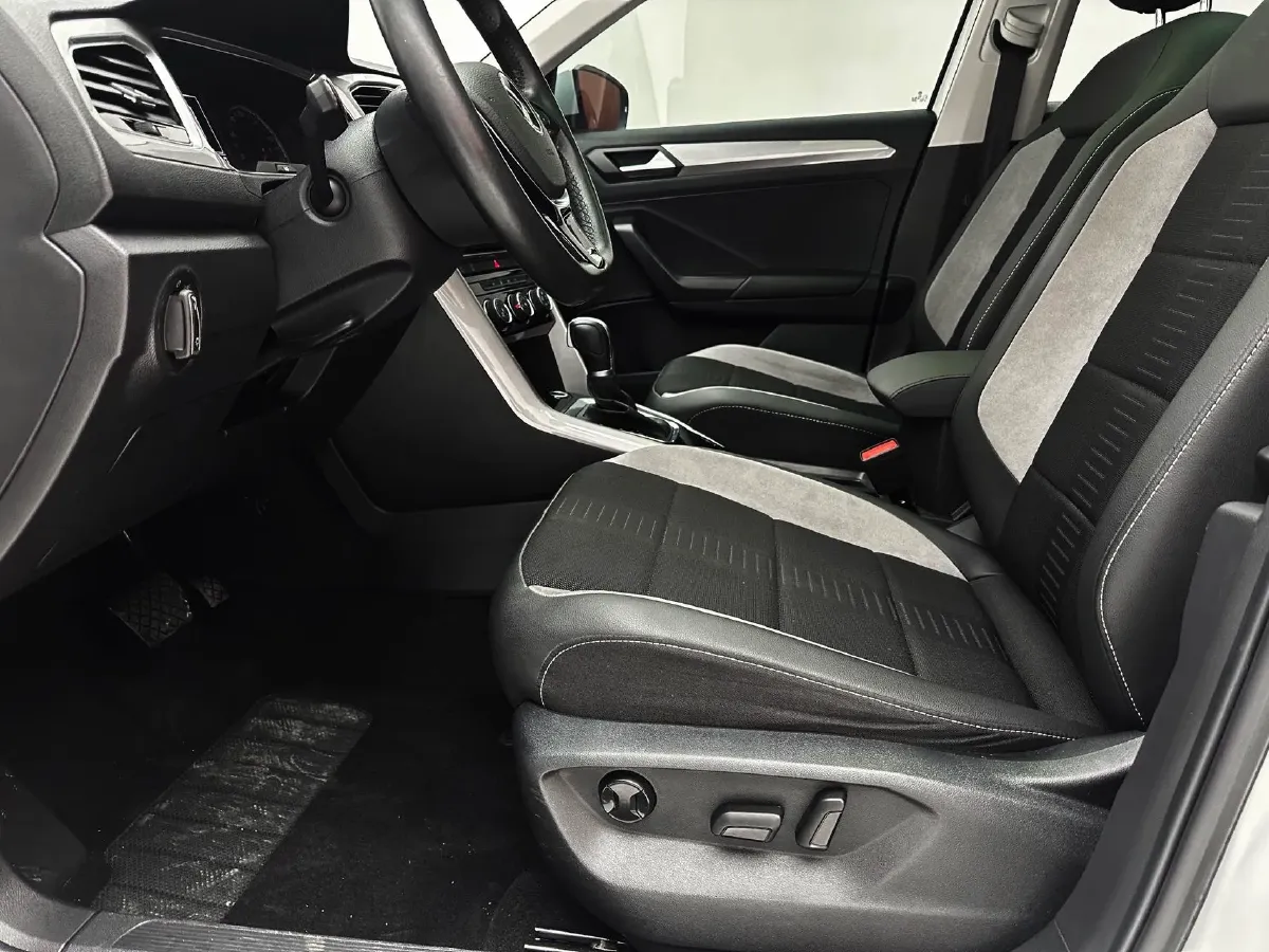 2022 Volkswagen T-Roc 1.4T 150HP L4 7DCT,autocango,china used car exporter,china ev exporter,chinese used car exporter,chinese used ev exporter