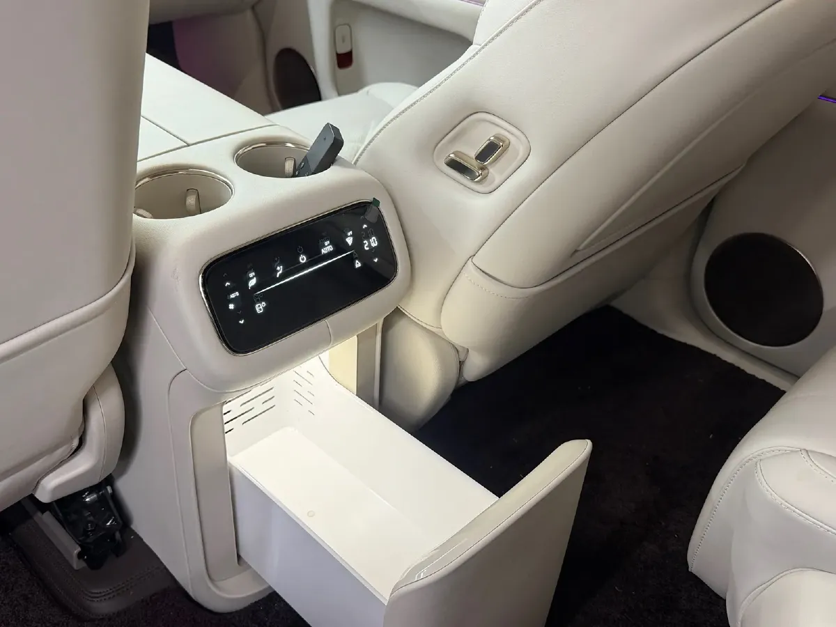 2026 IM LS9 REEV 155HP REEV,autocango,china used car exporter,china ev exporter,chinese used car exporter,chinese used ev exporter