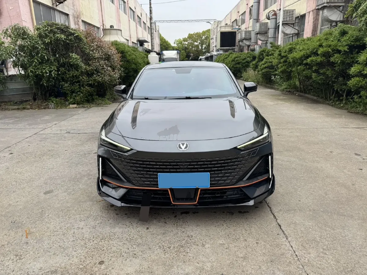 2022 ChangAn UNI-V 1.5T 188HP L4 7DCT,autocango,china used car exporter,china ev exporter,chinese used car exporter,chinese used ev exporter