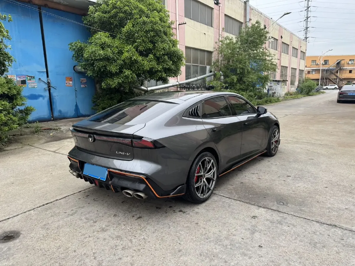 2022 ChangAn UNI-V 1.5T 188HP L4 7DCT,autocango,china used car exporter,china ev exporter,chinese used car exporter,chinese used ev exporter