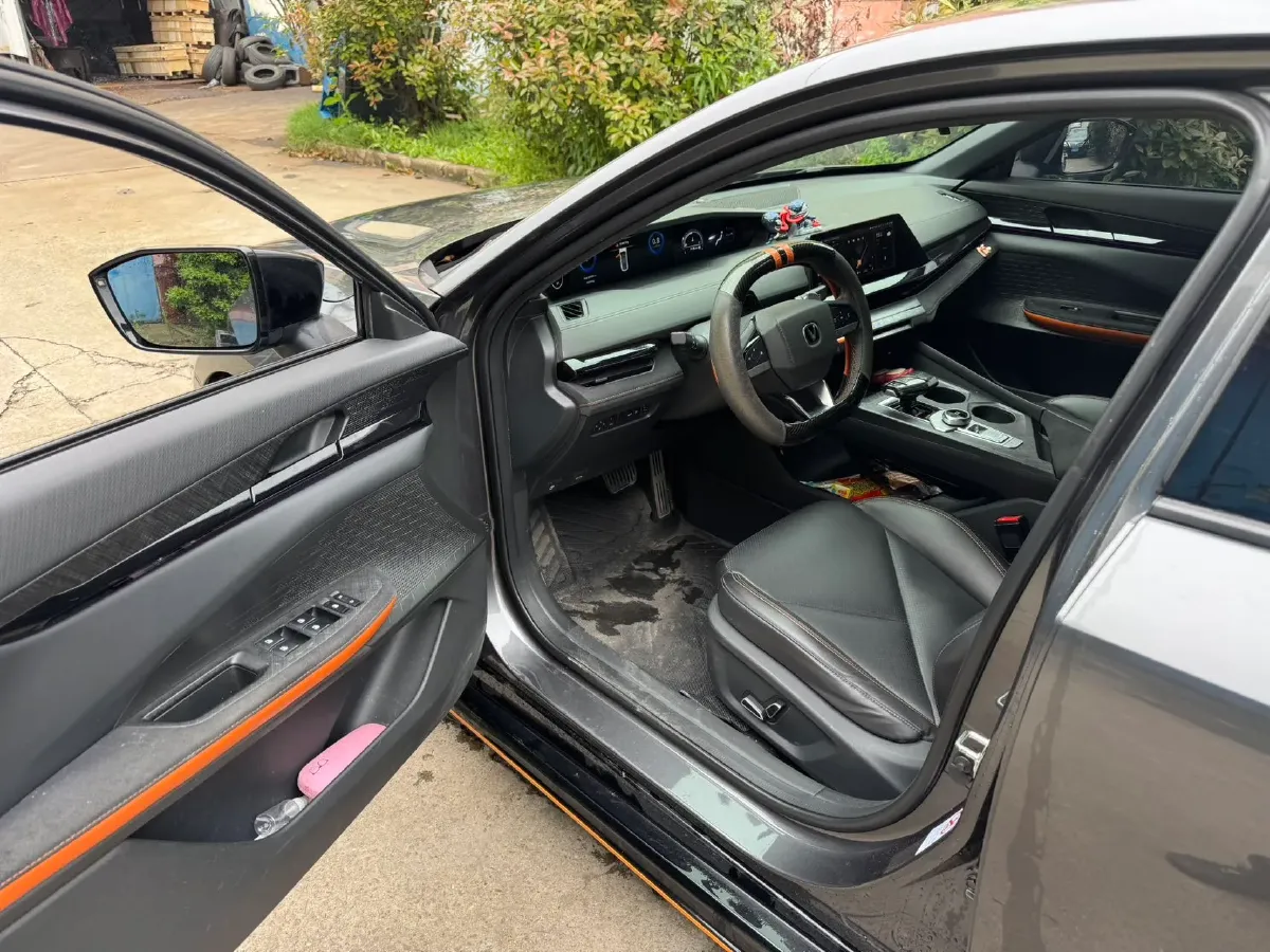 2022 ChangAn UNI-V 1.5T 188HP L4 7DCT,autocango,china used car exporter,china ev exporter,chinese used car exporter,chinese used ev exporter