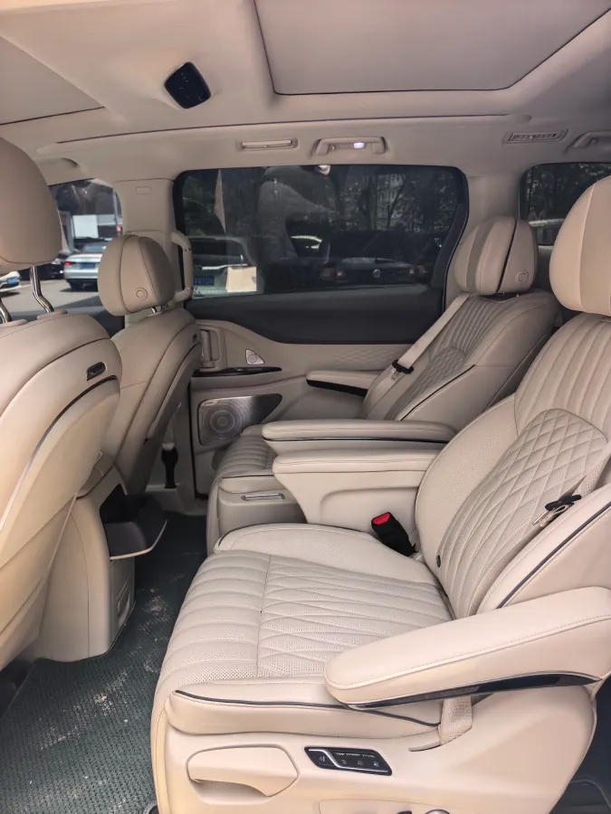 2022 Voyah Dream 1.5T 136HP L4 PHEV 25.57KWH,autocango,china used car exporter,china ev exporter,chinese used car exporter,chinese used ev exporter