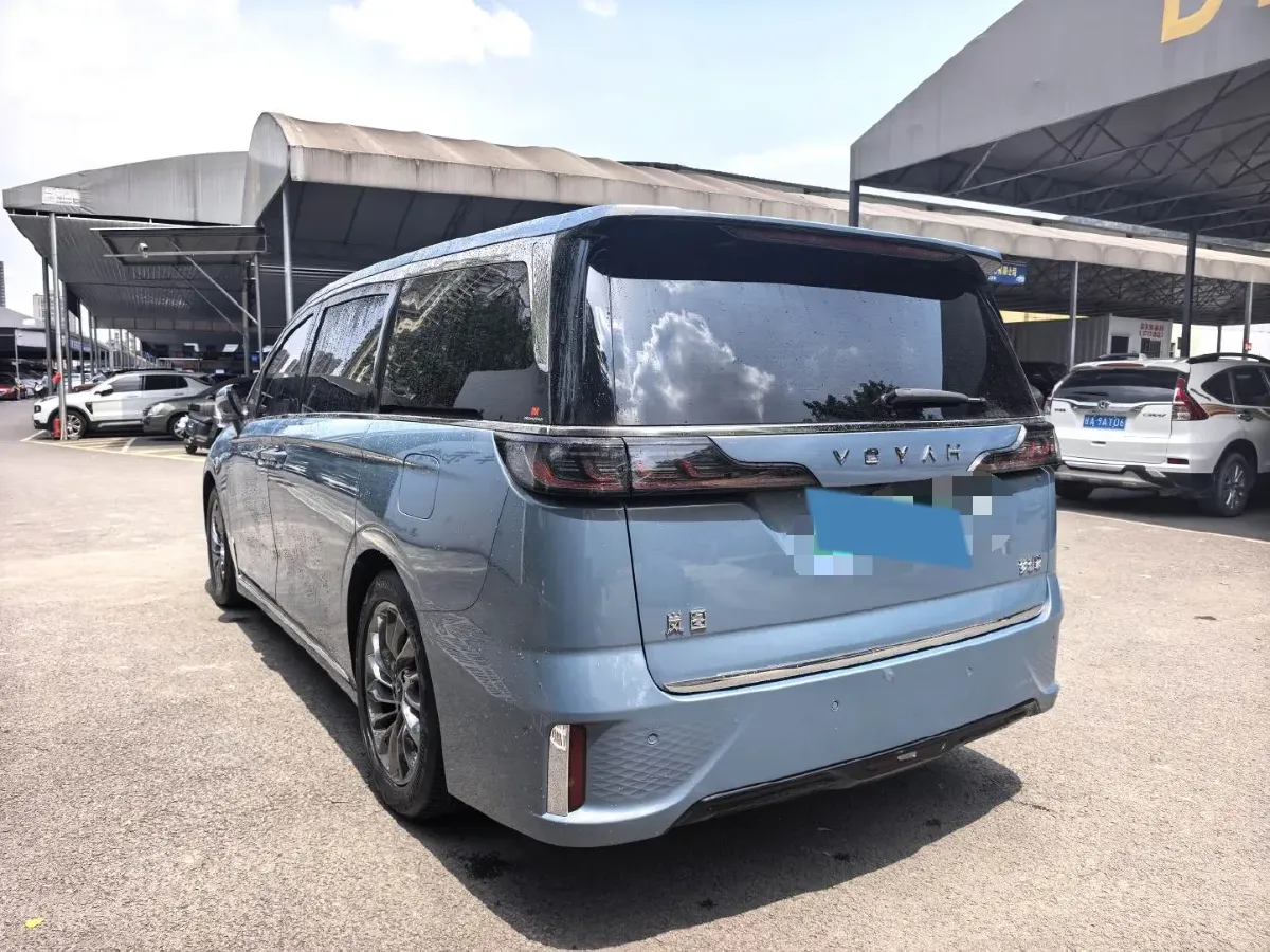 2022 Voyah Dream 1.5T 136HP L4 PHEV 25.57KWH,autocango,china used car exporter,china ev exporter,chinese used car exporter,chinese used ev exporter