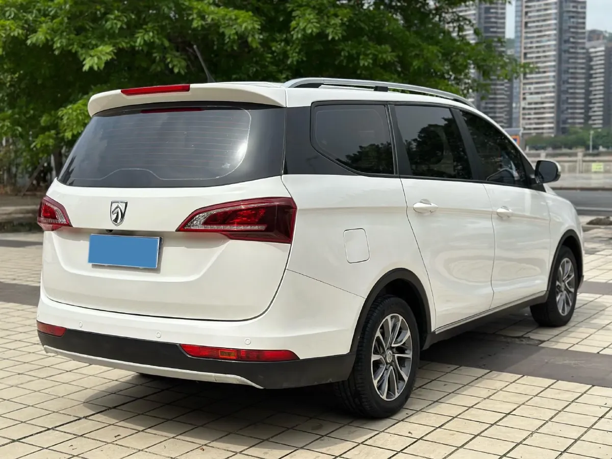 2019 BaoJun 730 1.5L 105HP L4 6MT,autocango,china used car exporter,china ev exporter,chinese used car exporter,chinese used ev exporter