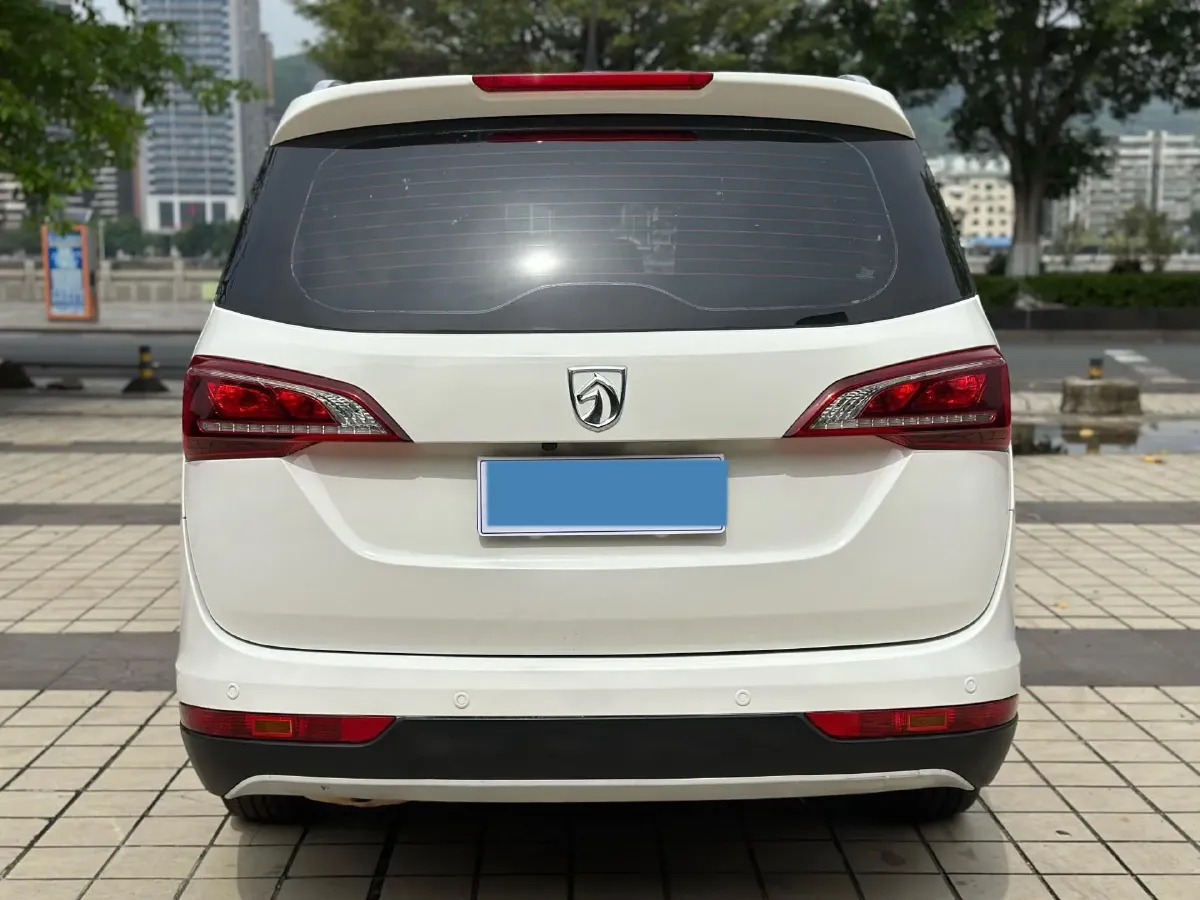 2019 BaoJun 730 1.5L 105HP L4 6MT,autocango,china used car exporter,china ev exporter,chinese used car exporter,chinese used ev exporter