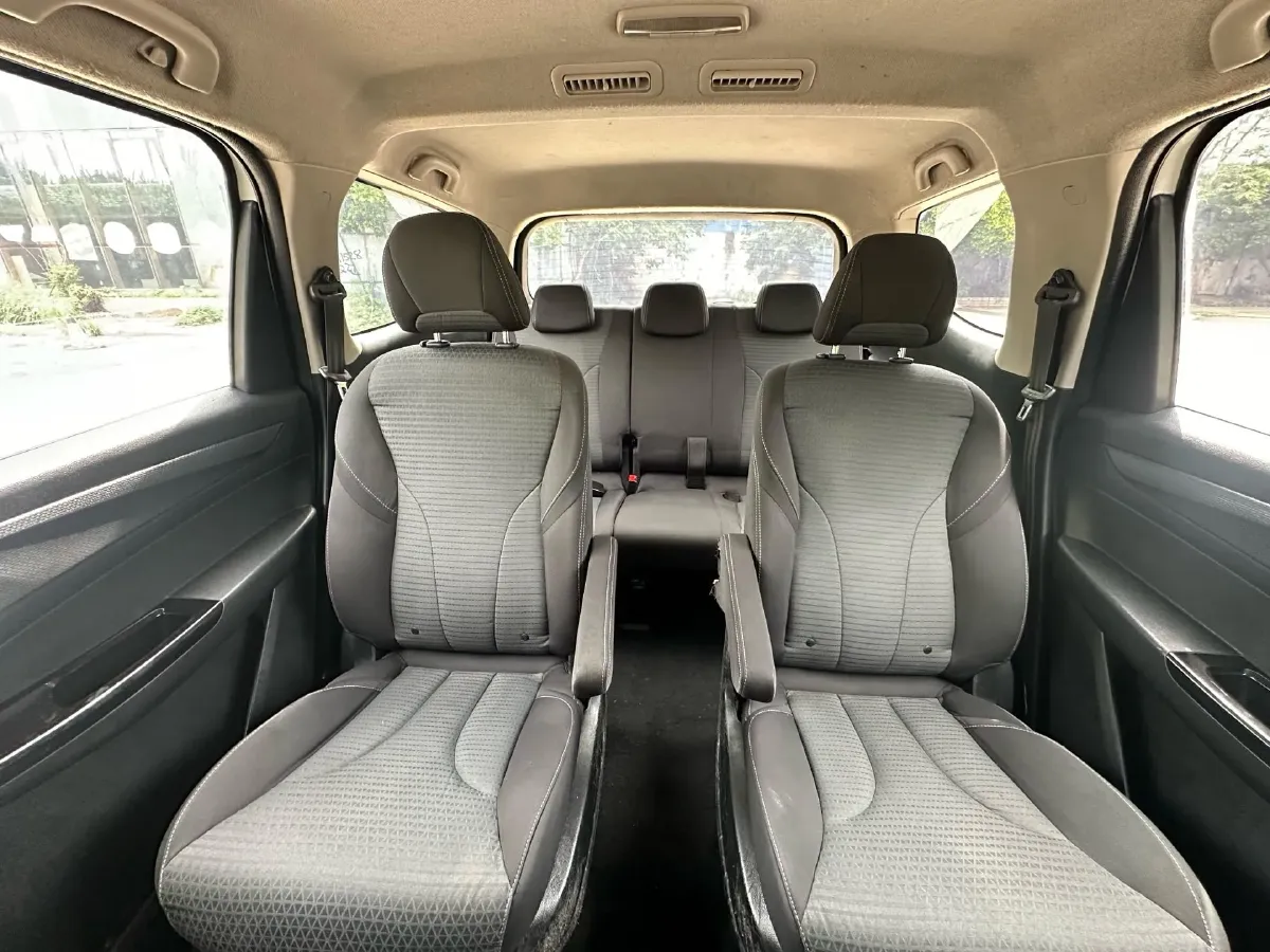 2019 BaoJun 730 1.5L 105HP L4 6MT,autocango,china used car exporter,china ev exporter,chinese used car exporter,chinese used ev exporter