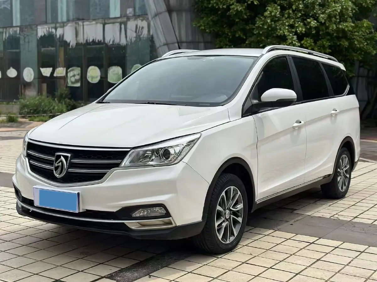 2019 BaoJun 730 1.5L 105HP L4 6MT,autocango,china used car exporter,china ev exporter,chinese used car exporter,chinese used ev exporter