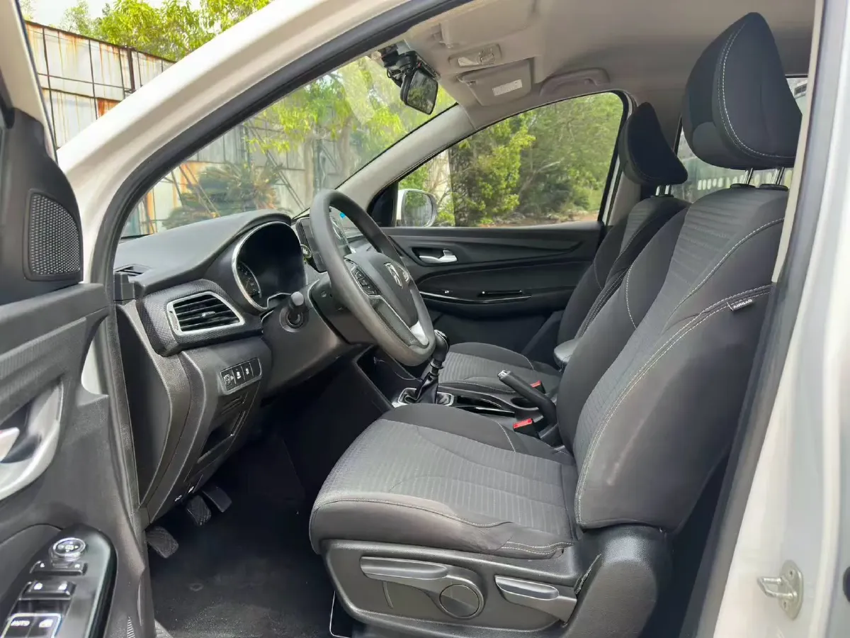 2019 BaoJun 730 1.5L 105HP L4 6MT,autocango,china used car exporter,china ev exporter,chinese used car exporter,chinese used ev exporter