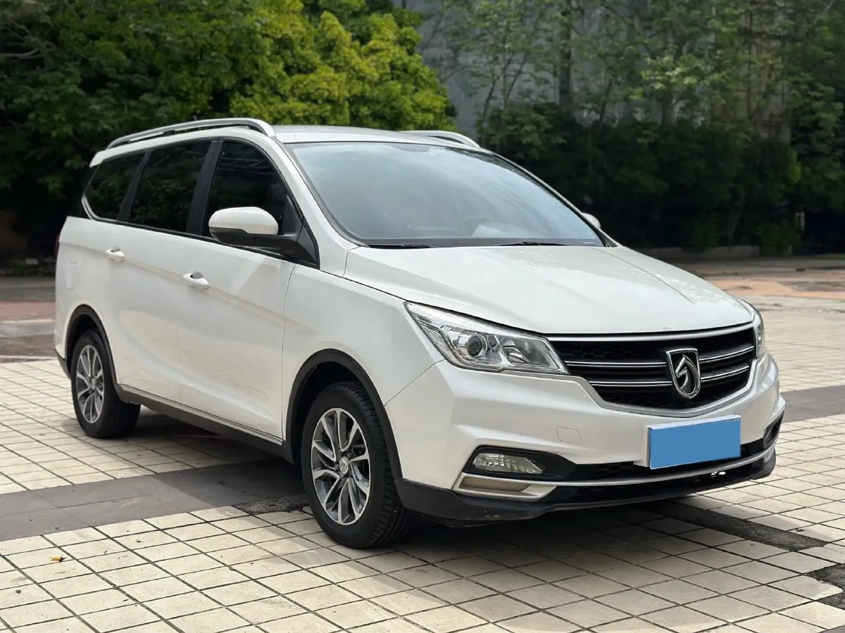 2019 BaoJun 730 1.5L 105HP L4 6MT,autocango,china used car exporter,china ev exporter,chinese used car exporter,chinese used ev exporter