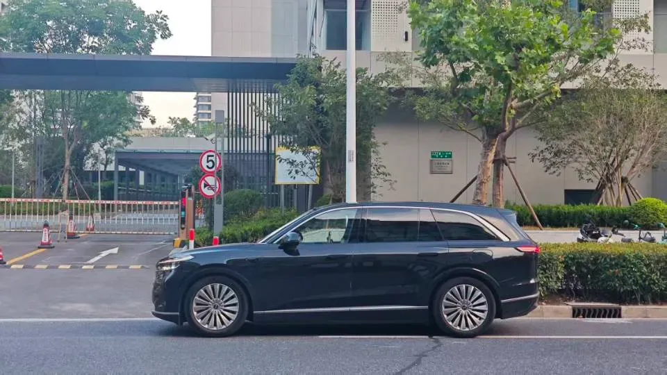 2025 ONVO L90 BEV,autocango,china used car exporter,china ev exporter,chinese used car exporter,chinese used ev exporter