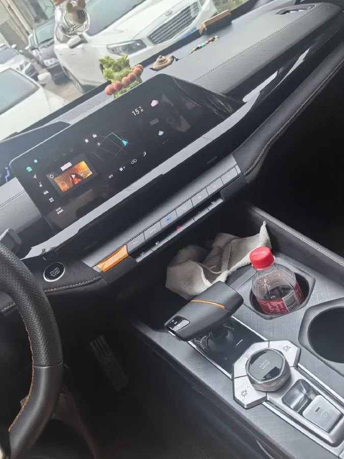 2024 ChangAn UNI-V 1.5T 188HP L4 7DCT,autocango,china used car exporter,china ev exporter,chinese used car exporter,chinese used ev exporter