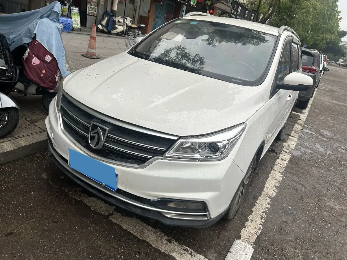 2019 BaoJun 730 1.5L 112HP L4 6MT,autocango,china used car exporter,china ev exporter,chinese used car exporter,chinese used ev exporter