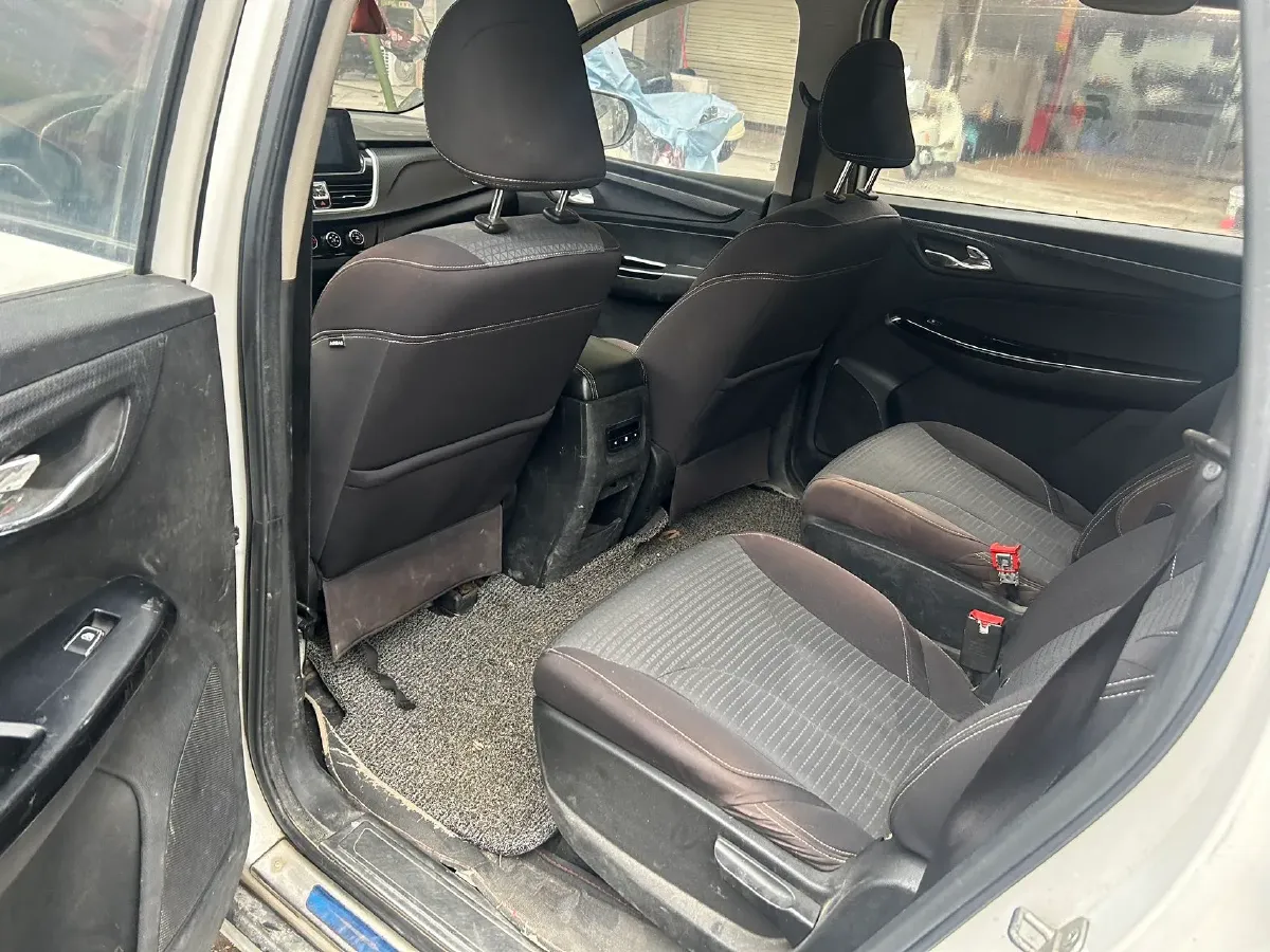 2019 BaoJun 730 1.5L 112HP L4 6MT,autocango,china used car exporter,china ev exporter,chinese used car exporter,chinese used ev exporter