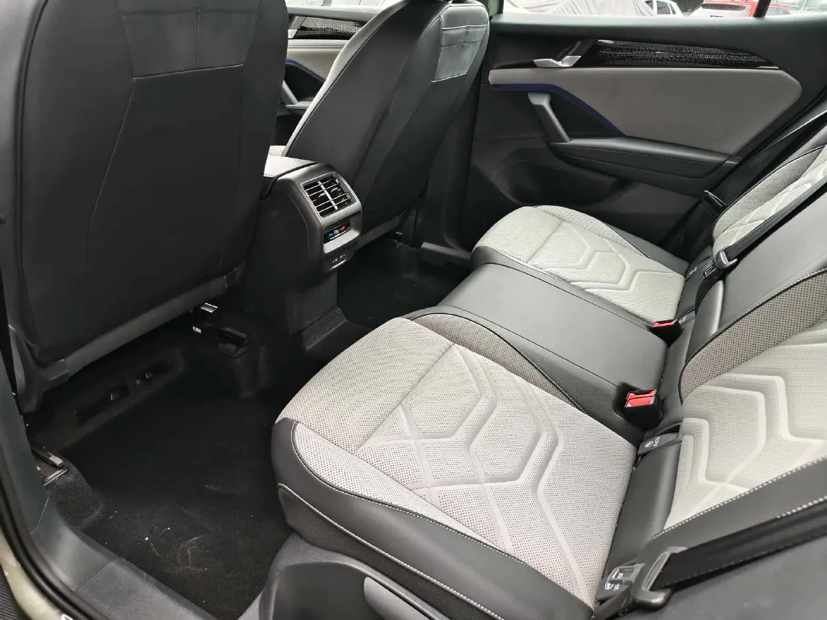 2025 Volkswagen Tayron 2.0T 220HP L4 7DCT,autocango,china used car exporter,china ev exporter,chinese used car exporter,chinese used ev exporter