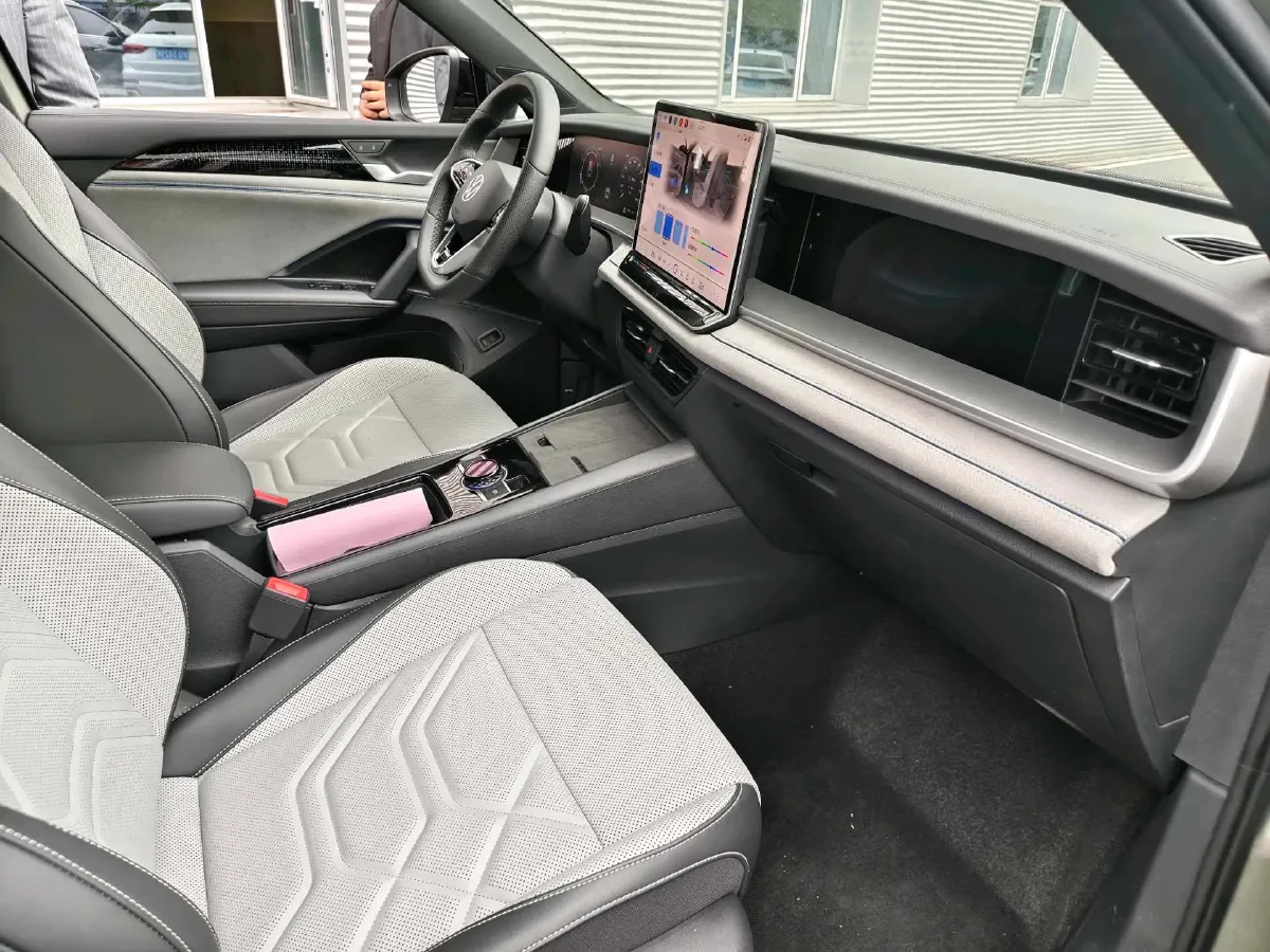 2025 Volkswagen Tayron 2.0T 220HP L4 7DCT,autocango,china used car exporter,china ev exporter,chinese used car exporter,chinese used ev exporter