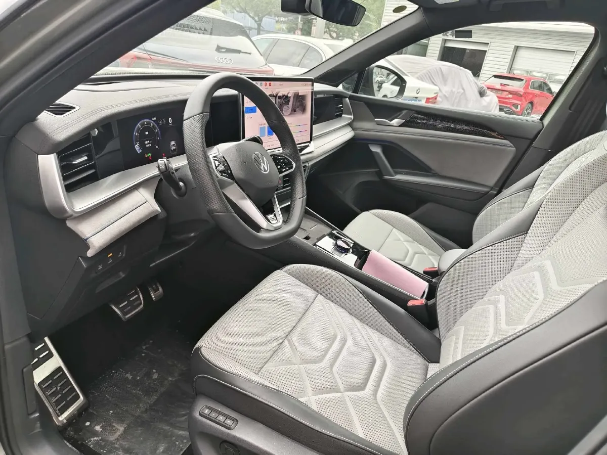 2025 Volkswagen Tayron 2.0T 220HP L4 7DCT,autocango,china used car exporter,china ev exporter,chinese used car exporter,chinese used ev exporter