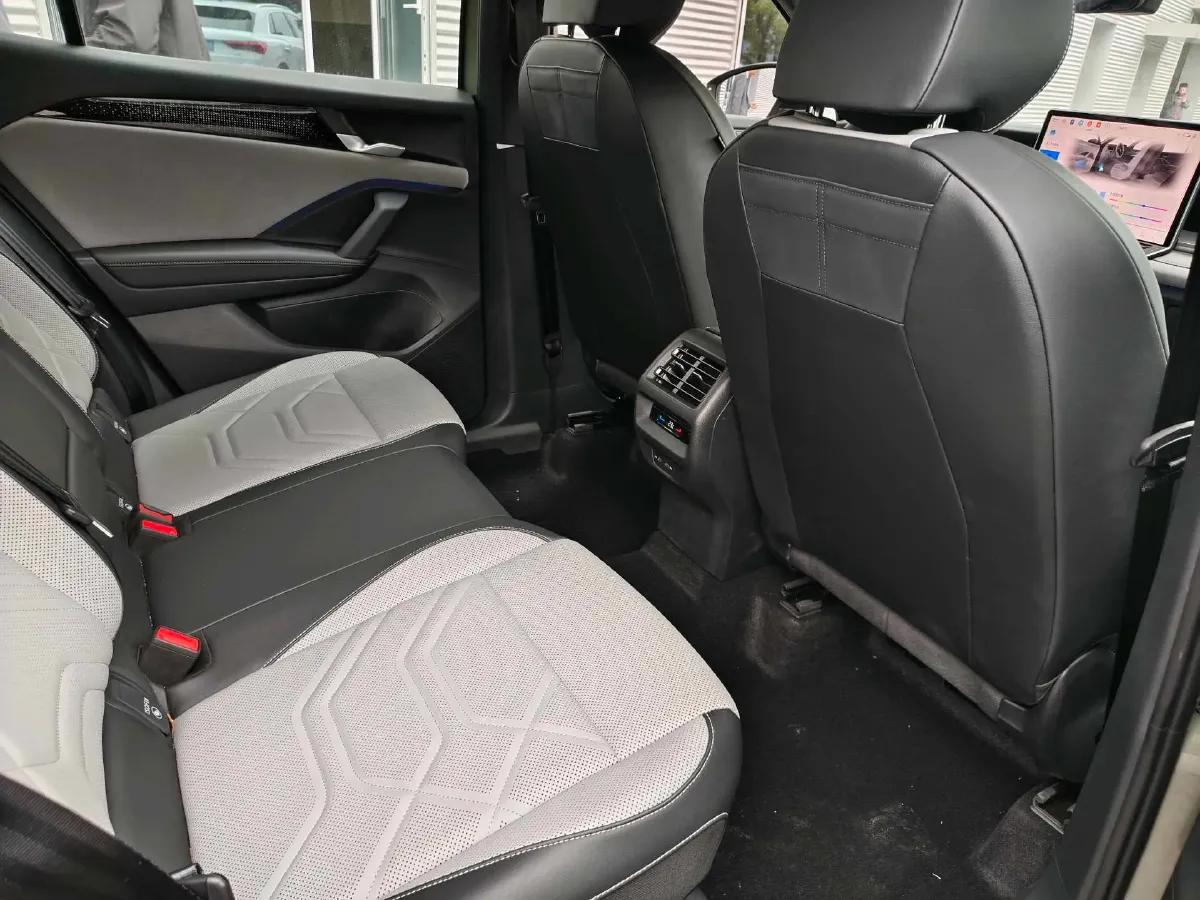 2025 Volkswagen Tayron 2.0T 220HP L4 7DCT,autocango,china used car exporter,china ev exporter,chinese used car exporter,chinese used ev exporter