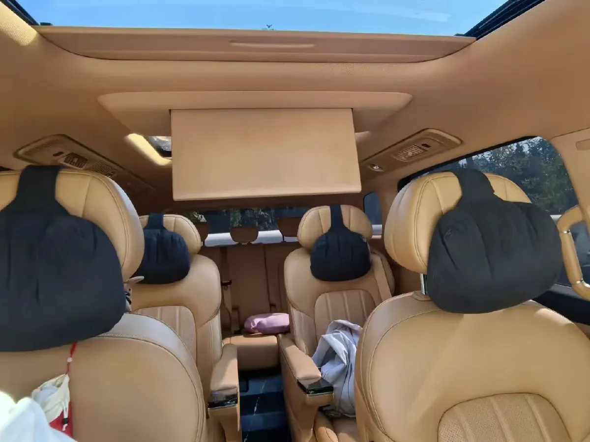 2025 Voyah Dream 1.5T 150HP L4 PHEV 41.7KWH,autocango,china used car exporter,china ev exporter,chinese used car exporter,chinese used ev exporter