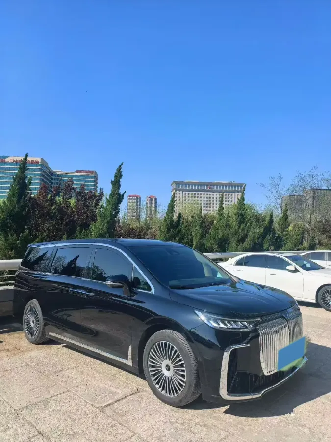 2025 Voyah Dream 1.5T 150HP L4 PHEV 41.7KWH,autocango,china used car exporter,china ev exporter,chinese used car exporter,chinese used ev exporter