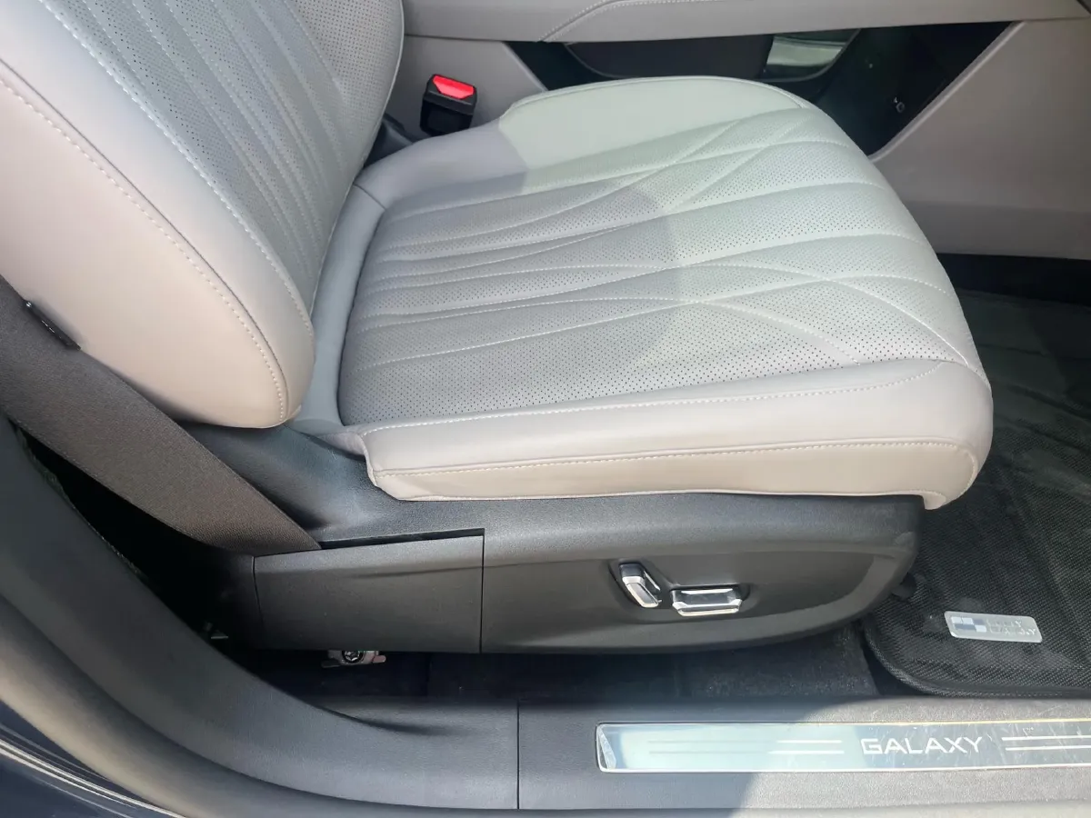 2025 Geely Galaxy Starshine 8 1.5T 163HP L4 3DHT PHEV 27.69KWH,autocango,china used car exporter,china ev exporter,chinese used car exporter,chinese used ev exporter