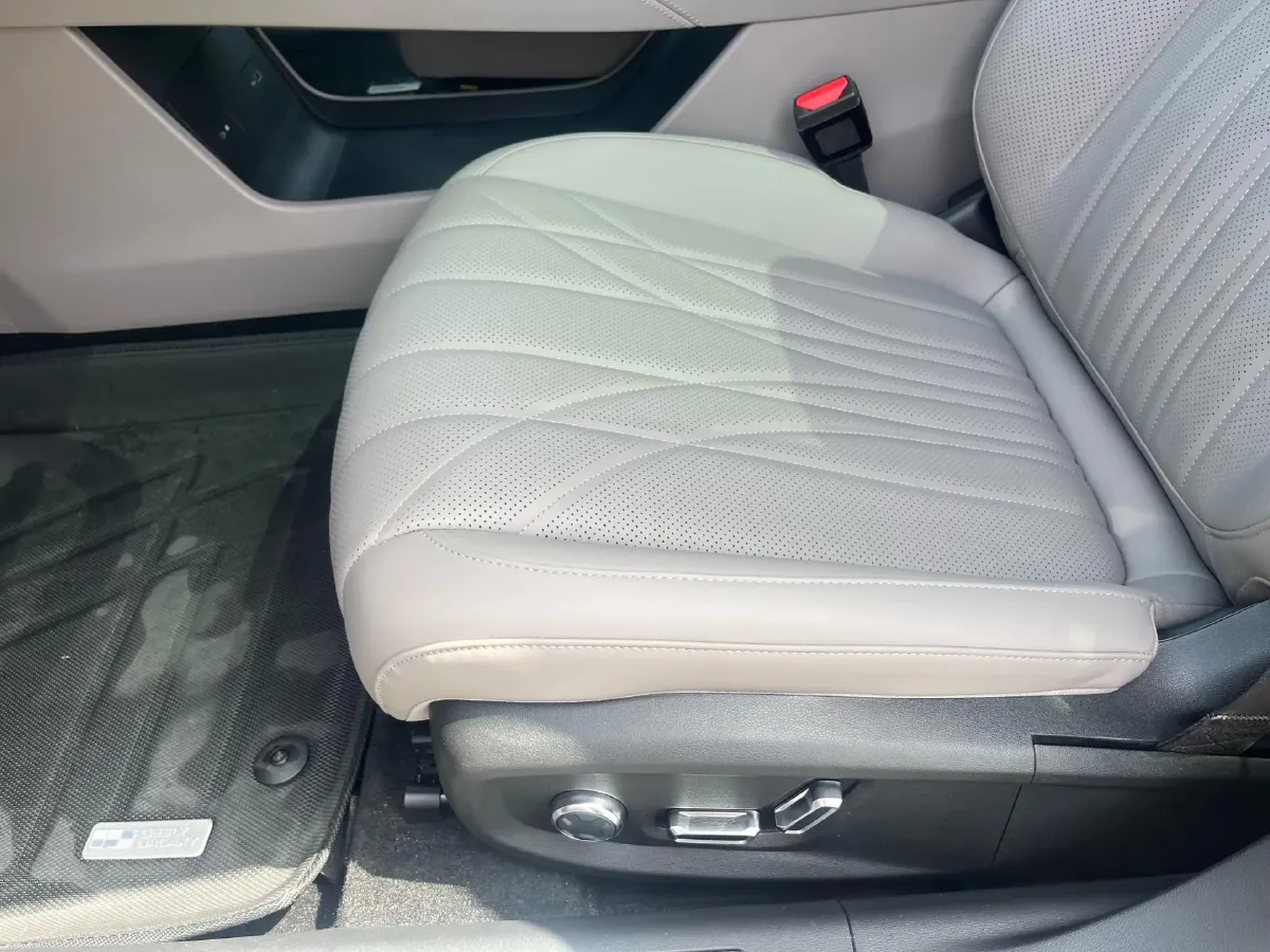 2025 Geely Galaxy Starshine 8 1.5T 163HP L4 3DHT PHEV 27.69KWH,autocango,china used car exporter,china ev exporter,chinese used car exporter,chinese used ev exporter