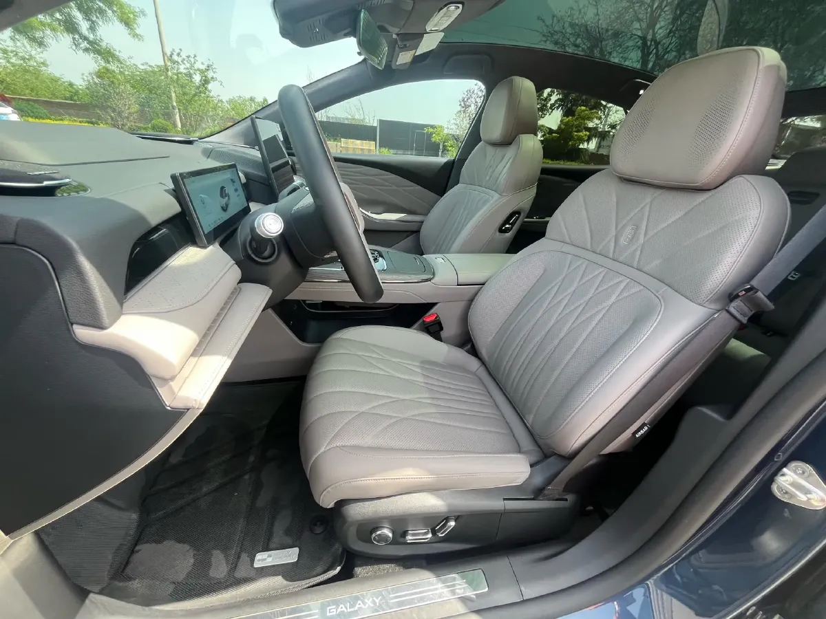 2025 Geely Galaxy Starshine 8 1.5T 163HP L4 3DHT PHEV 27.69KWH,autocango,china used car exporter,china ev exporter,chinese used car exporter,chinese used ev exporter