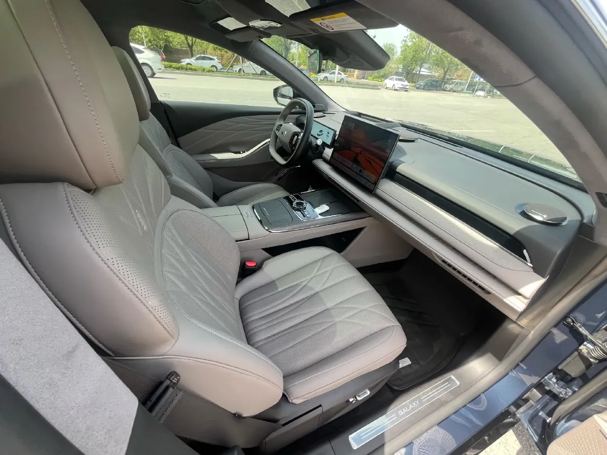 2025 Geely Galaxy Starshine 8 1.5T 163HP L4 3DHT PHEV 27.69KWH,autocango,china used car exporter,china ev exporter,chinese used car exporter,chinese used ev exporter