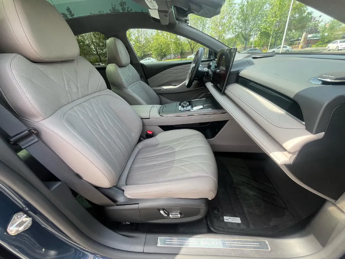 2025 Geely Galaxy Starshine 8 1.5T 163HP L4 3DHT PHEV 27.69KWH,autocango,china used car exporter,china ev exporter,chinese used car exporter,chinese used ev exporter